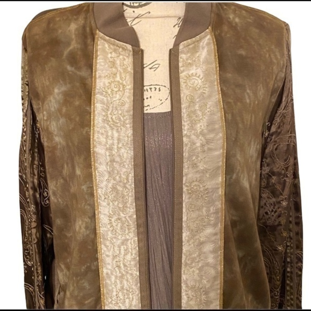 🤩Chico’s Design. Embroidered satin jacket
